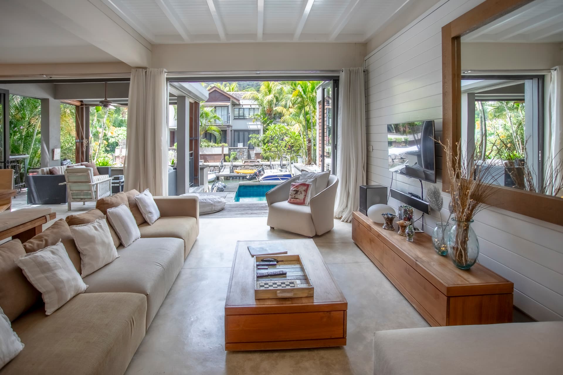Duplex tropical avec piscine à Marina