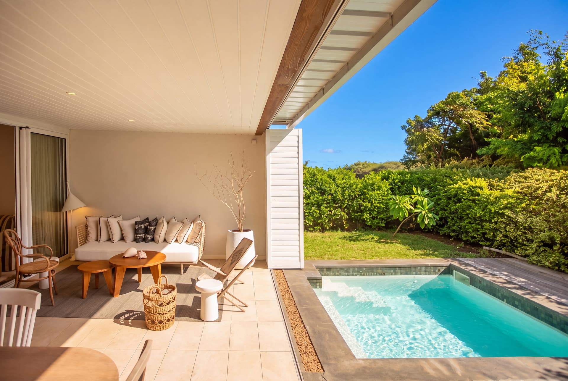 Piscine et jardin dans un duplex élégant à Tamarin
