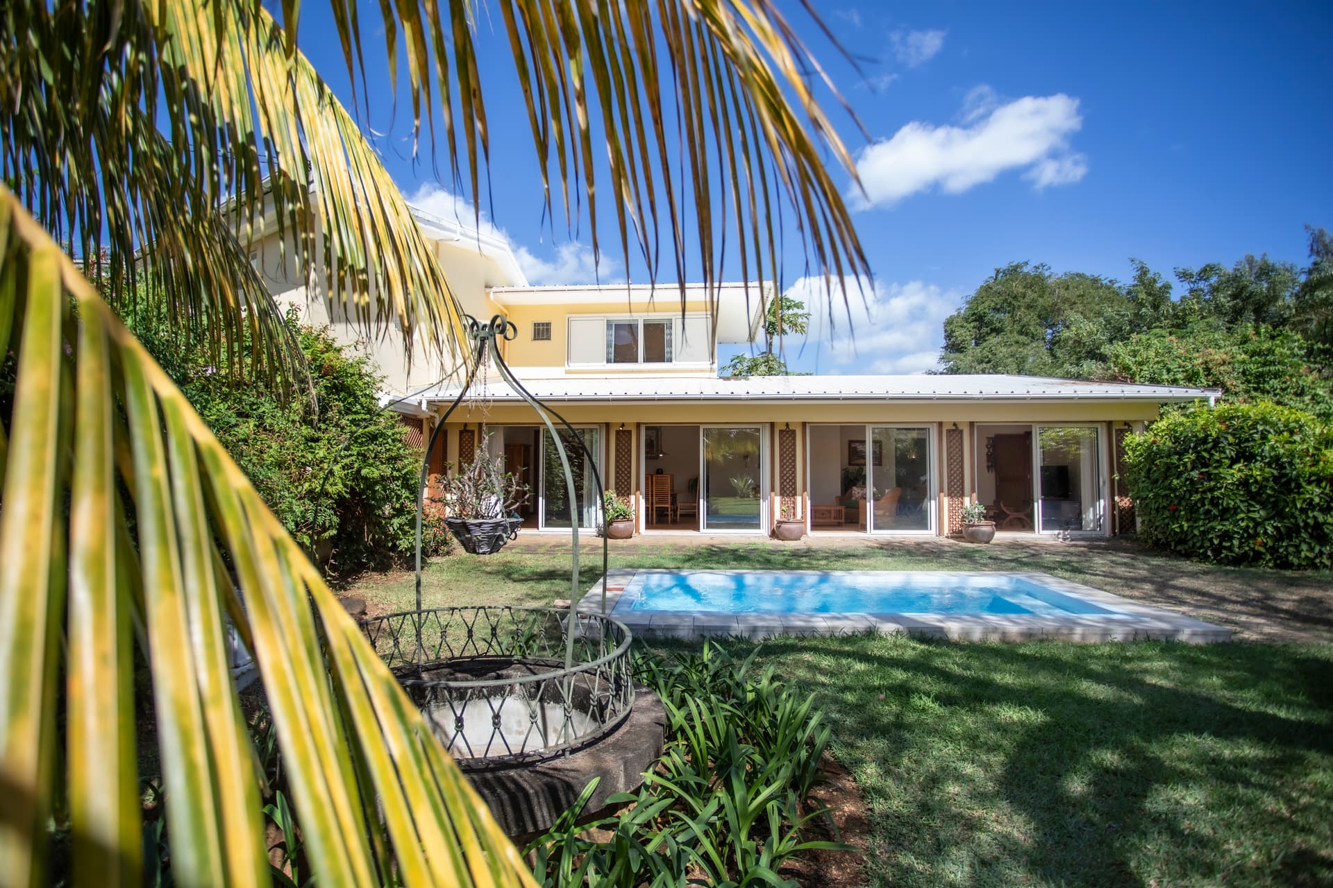Bungalow confortable avec piscine et accès à la plage