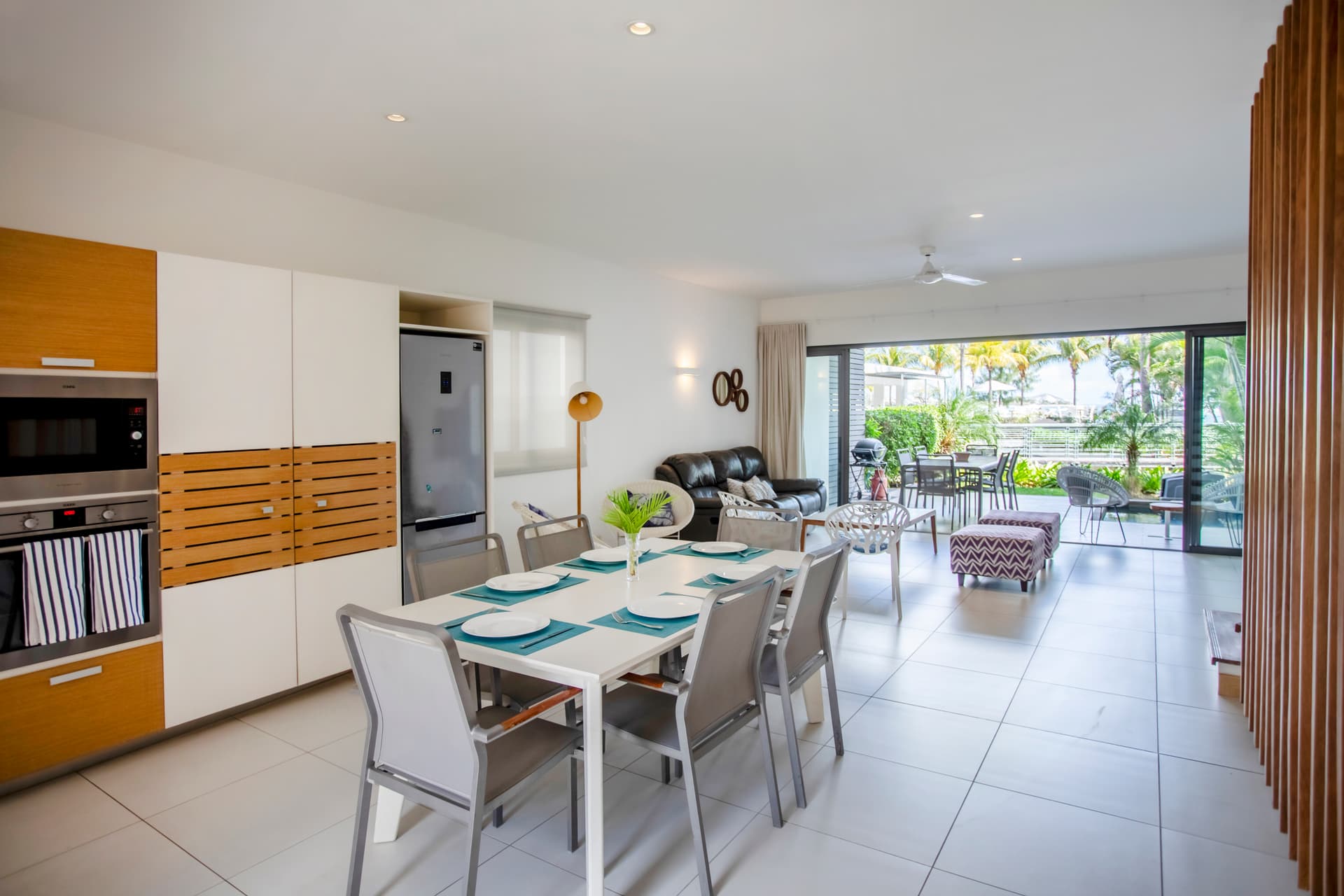 Luxueux appartement en bord de mer avec piscines